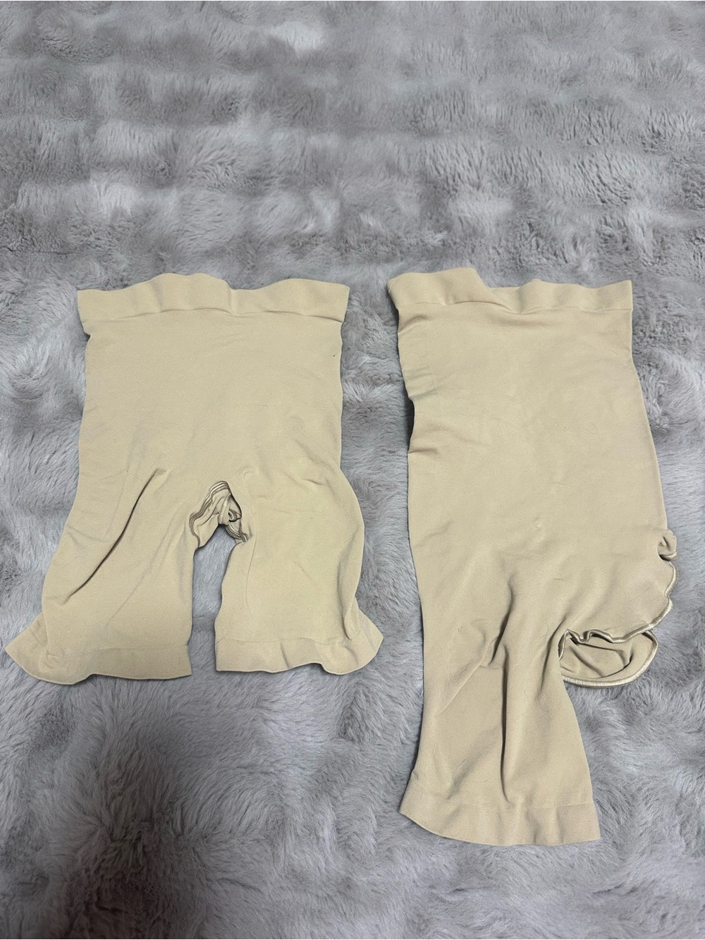 Brand new SKIMS SOLUTION SHORT LEFT LEG EXPOSED+MID THIGH SHORT Medium 2 Pairs
